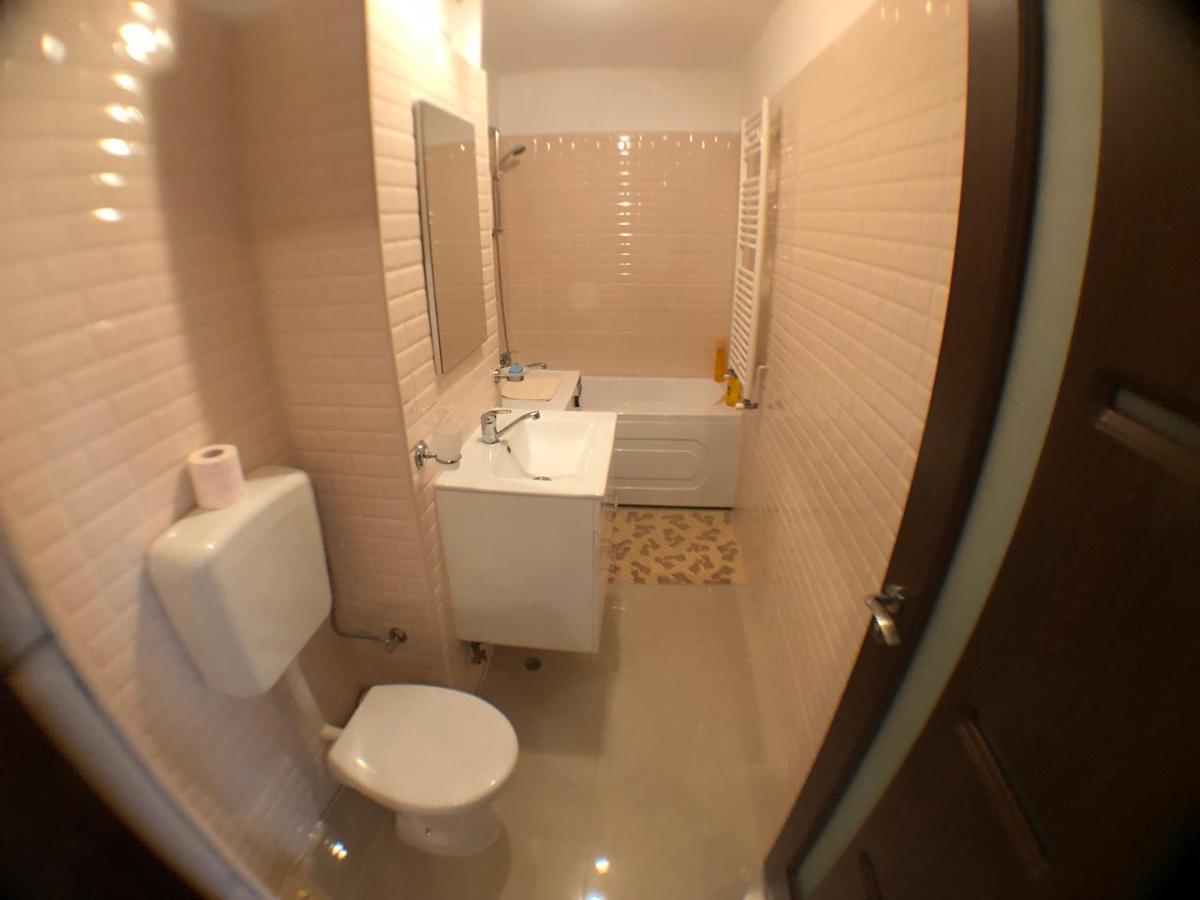 Le Garcon De Cristina-Simple,Quiet,Spacious Studio Букурещ Екстериор снимка